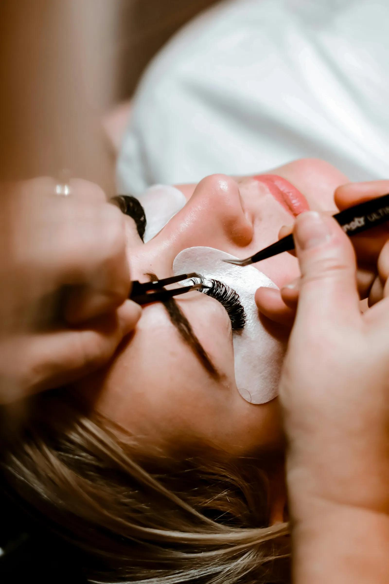 Wimpern & Augenbrauen